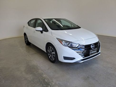 Used 2023 Nissan Versa SV w/ Electronics Package FWD image 4