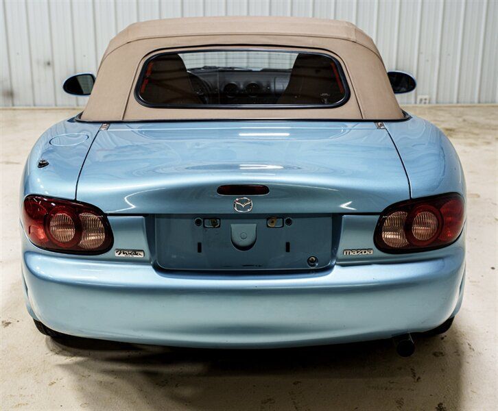 Used 2002 MAZDA MX-5 Miata RWD image 6