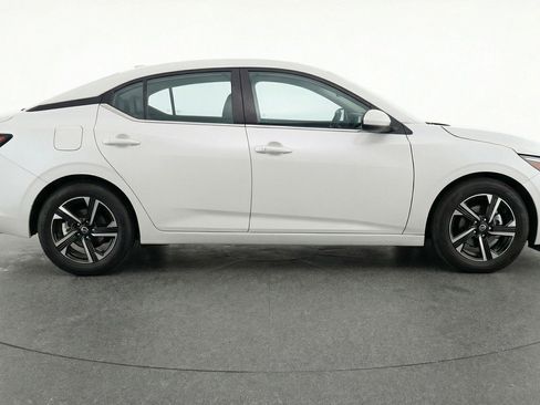 Used 2025 Nissan Sentra SV FWD image 11