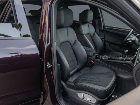 Used 2023 Porsche Macan GTS w/ Sport Chrono Package image 7