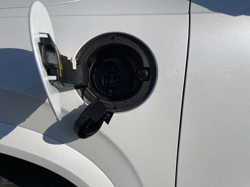 New 2025 Volvo XC90 T8 Plus w/ Protection Package Premier image 9