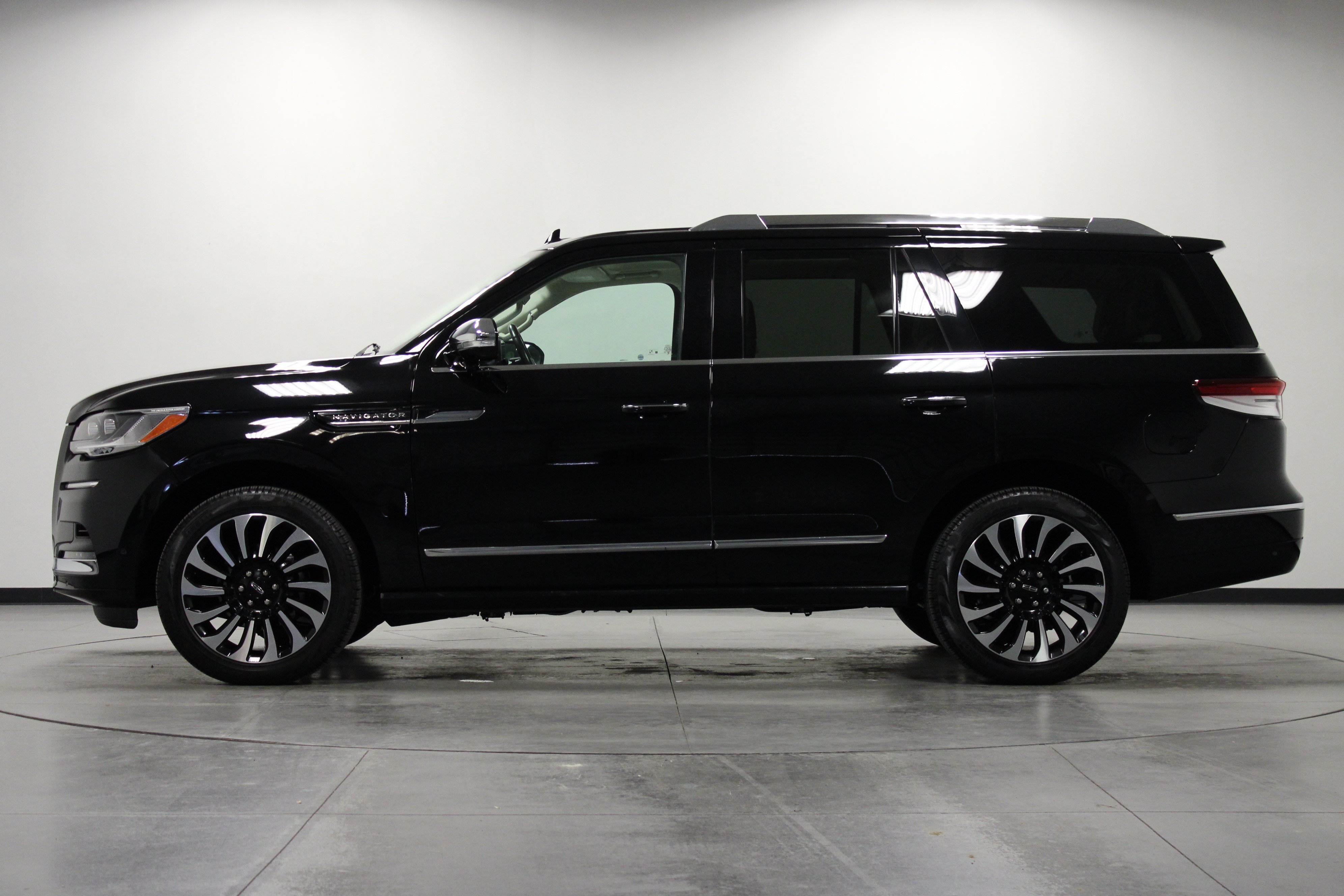 Used 2023 Lincoln Navigator Black Label AWD/4WD image 7