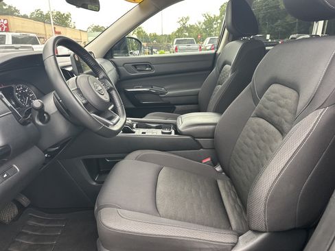 Used 2025 Nissan Pathfinder SV AWD/4WD image 10