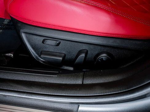 Used 2022 Genesis G70 3.3T Launch Edition image 18