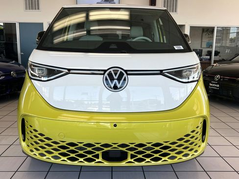New 2025 Volkswagen ID. Buzz 1st Edition RWD image 9