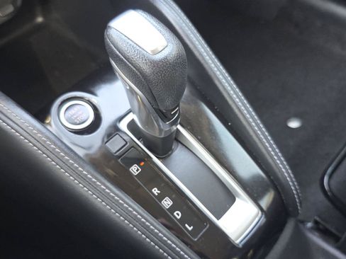 Used 2019 Nissan Kicks SR w/ SR Premium Package FWD image 13