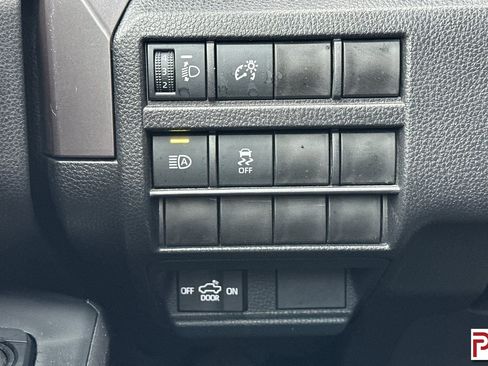 Used 2025 Toyota Tacoma TRD Off-Road image 31