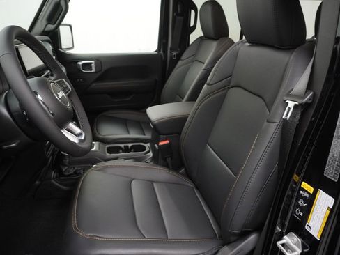 New 2026 Jeep Wrangler Unlimited Sahara AWD/4WD image 15