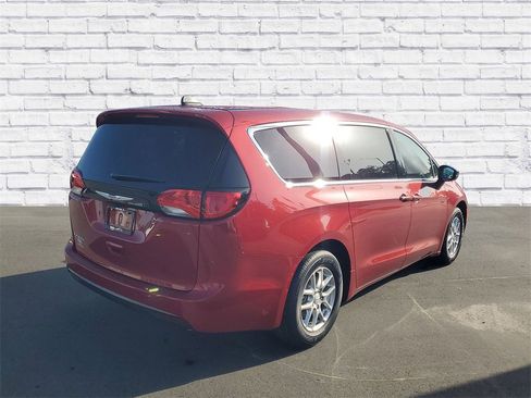 New 2025 Chrysler Voyager LX image 2