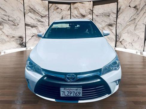 Used 2015 Toyota Camry LE image 2
