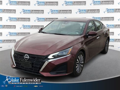 Used 2023 Nissan Altima 2.5 SV image 1