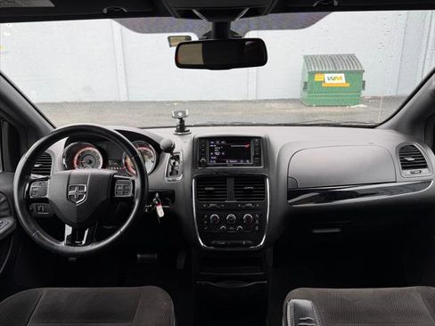 Used 2018 Dodge Grand Caravan SE image 29
