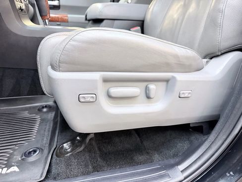 Used 2018 Toyota Sequoia Platinum image 14