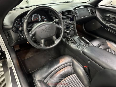 Used 2004 Chevrolet Corvette Convertible 2D w/ Preferred Equipment Group image 33