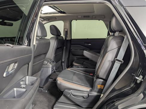 Used 2024 Nissan Pathfinder Platinum AWD/4WD image 26