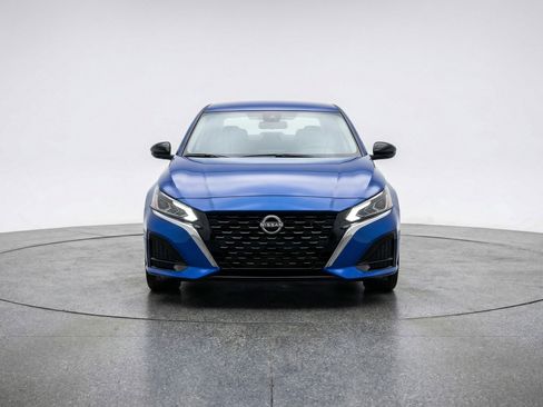 Used 2025 Nissan Altima 2.5 SV image 2