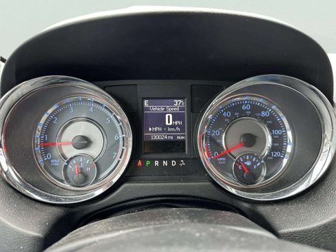 Used 2014 Chrysler Town & Country Touring image 27