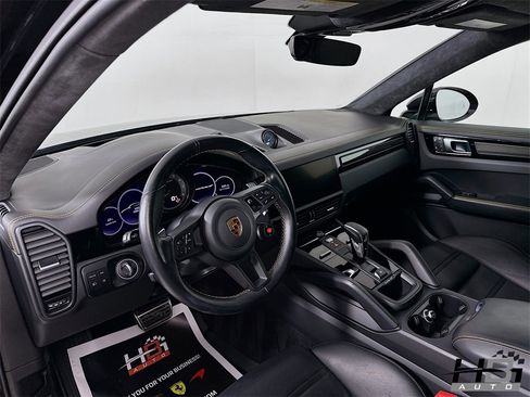 Used 2023 Porsche Cayenne Turbo GT image 9