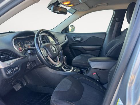 Used 2016 Jeep Cherokee Latitude image 9