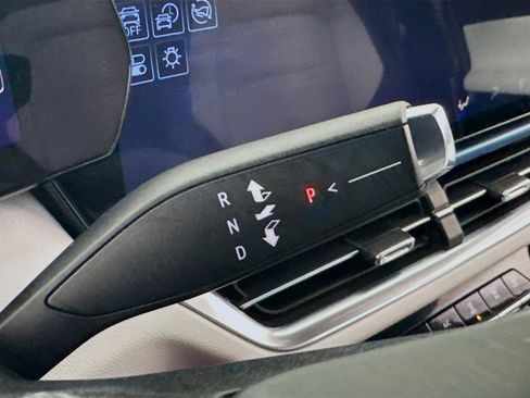 Used 2025 Chevrolet Equinox EV LT w/ Convenience Package image 20