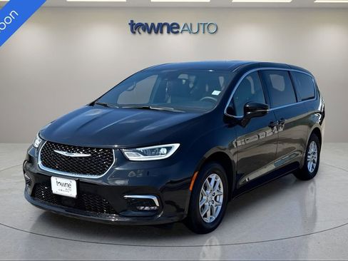 Used 2026 Chrysler Pacifica Select FWD image 1