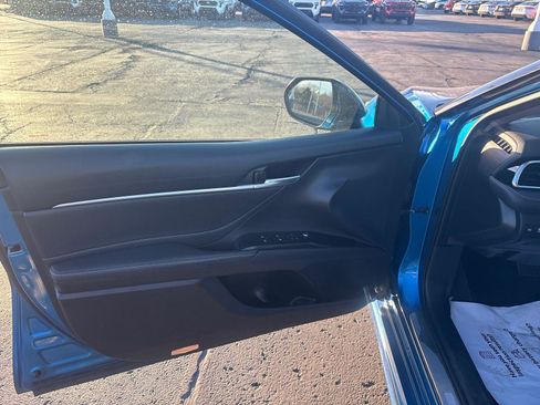 Used 2018 Toyota Camry XSE image 17