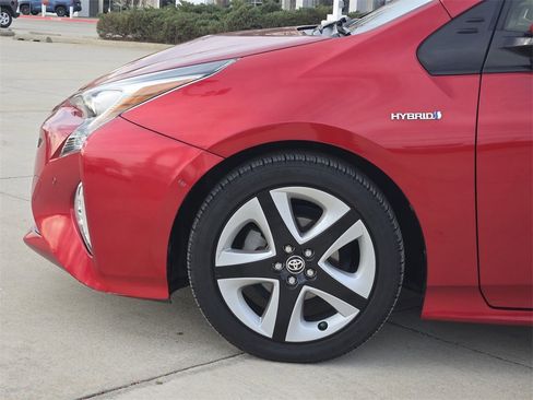 Used 2018 Toyota Prius Four Touring image 8