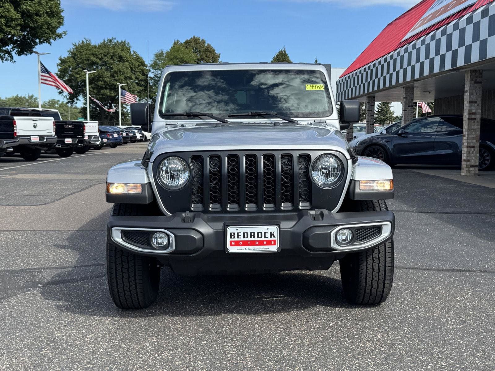 Used 2023 Jeep Gladiator Sport AWD/4WD image 2