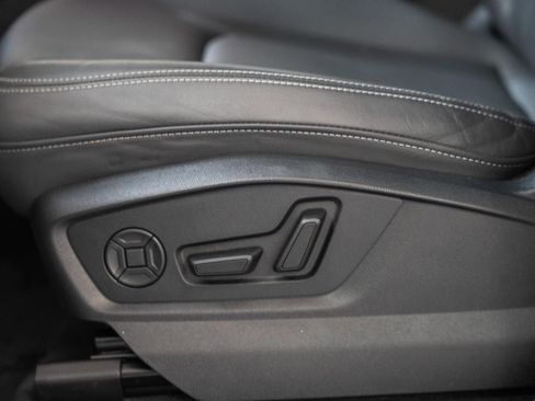 Used 2025 Audi Q8 Premium Plus AWD/4WD image 41