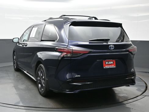 Used 2024 Toyota Sienna XSE w/ XSE Plus Package AWD/4WD image 4
