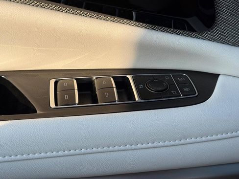 New 2025 Cadillac Optiq Luxury 2 image 18