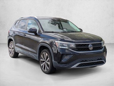 Used 2022 Volkswagen Taos SE image 3