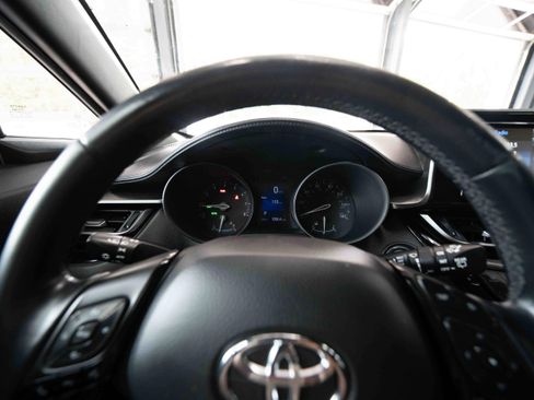 Used 2018 Toyota C-HR XLE FWD image 15