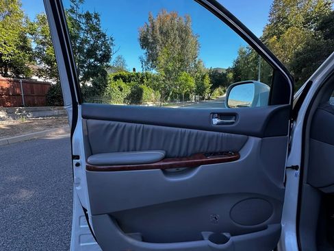 Used 2005 Toyota Sienna XLE Limited FWD image 25