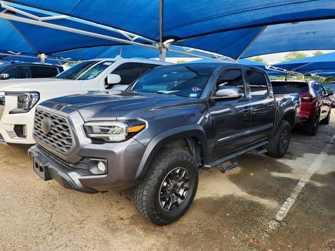 Used 2021 Toyota Tacoma TRD Off-Road image 2