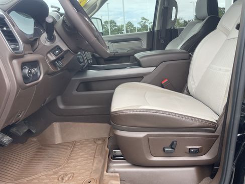 Used 2025 RAM 3500 Laramie AWD/4WD image 13