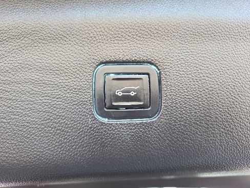 Used 2020 Buick Enclave Essence FWD image 43