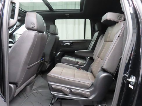 Used 2025 Chevrolet Suburban High Country w/ Sun And Tow Package image 10