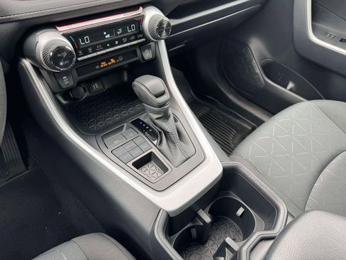 Used 2025 Toyota RAV4 XLE AWD/4WD image 32