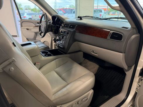 Used 2011 GMC Yukon SLT w/ SLT-2 Equipment Package AWD/4WD image 20