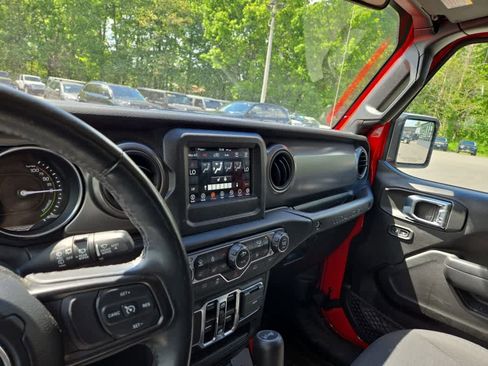 Used 2023 Jeep Wrangler Unlimited AWD/4WD image 17