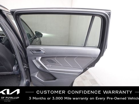 Used 2022 Volkswagen Tiguan SE R-Line image 13