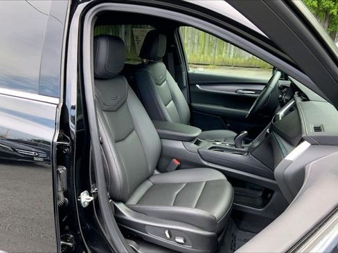 Used 2025 Cadillac XT5 Luxury w/ LPO, Floor Liner Package AWD/4WD image 6