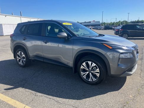 Used 2023 Nissan Rogue SV AWD/4WD image 2