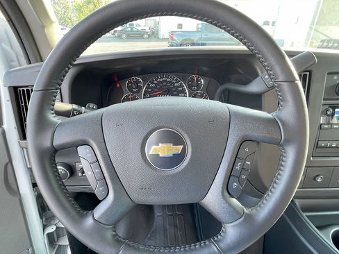 Used 2022 Chevrolet Express 3500 CUTWAY w/ Power Convenience Package image 22