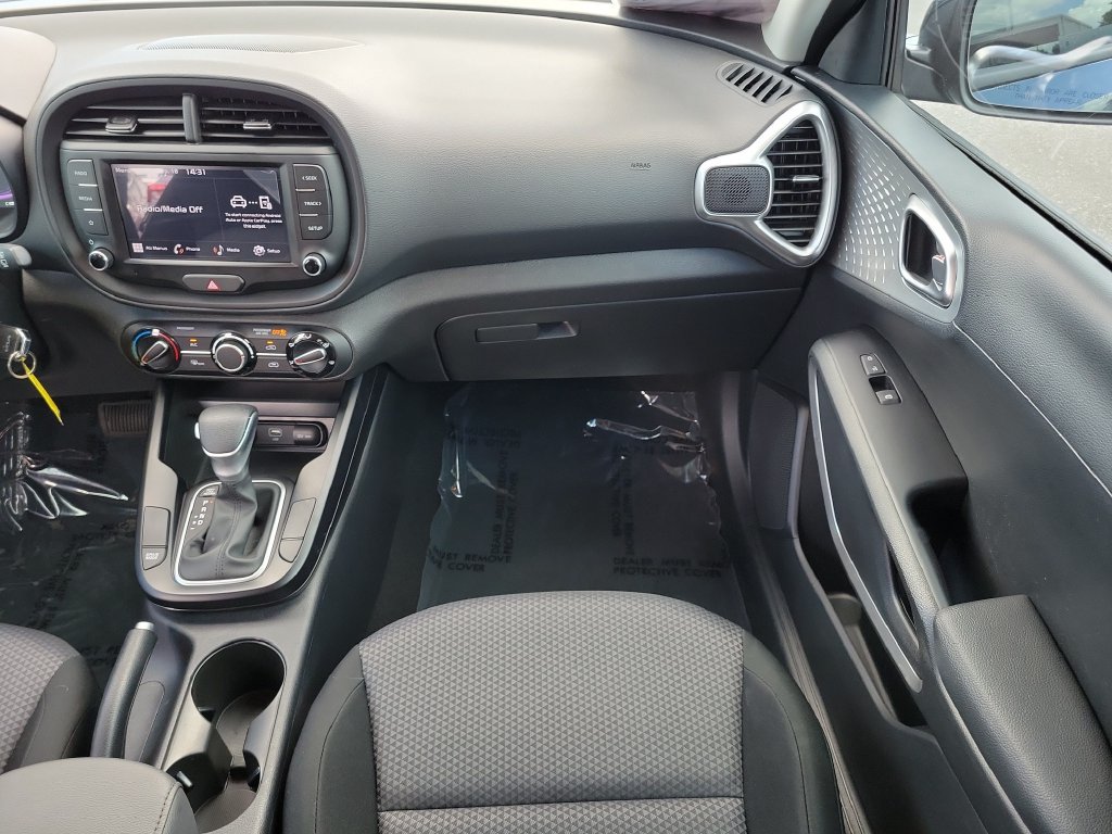 Used 2025 Kia Soul LX w/ LX Technology Package FWD image 14