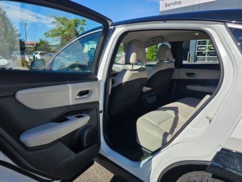 Used 2023 Nissan Ariya FWD image 12
