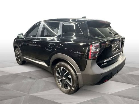 Used 2025 Nissan Kicks SV image 6