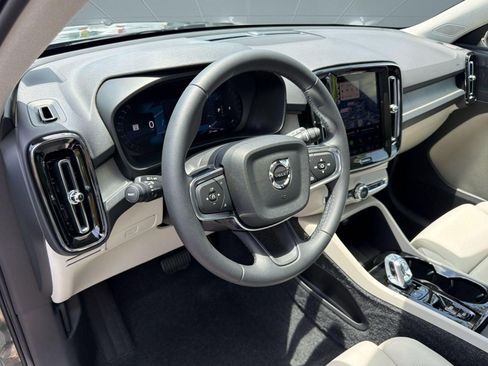 Certified 2026 Volvo XC40 B5 Plus AWD/4WD image 4