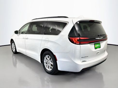 Used 2022 Chrysler Pacifica Touring-L FWD image 7